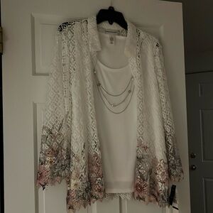 Alfred Dunner Primrose Garden Floral Lace  blouse with tank and necklace